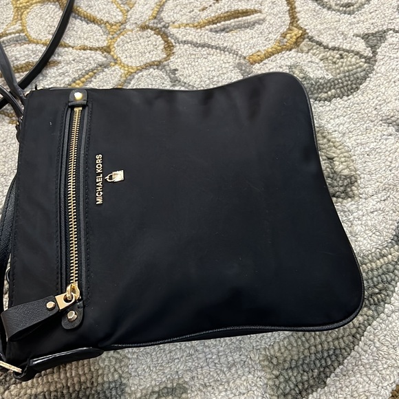 💕 Michael kors nylon Kelsey black large crossbody bag 💕 - Picture 3 of 16